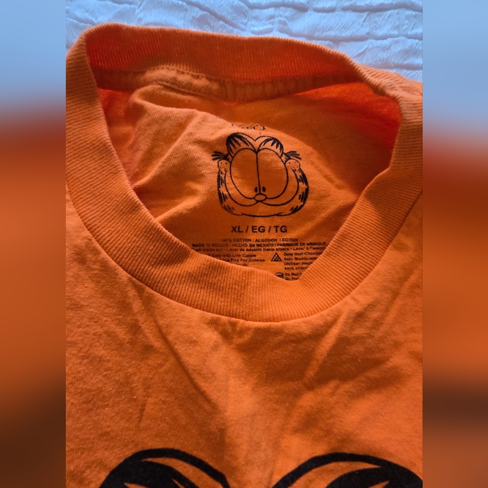 Garfield Cropped Orange Graphic T-Shirt w/ Long Sleeves - Picture 4 of 6